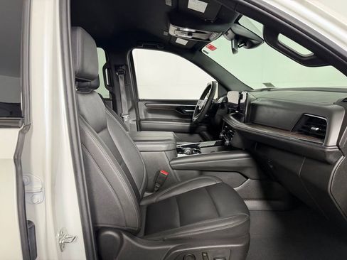 Used 2025 Chevrolet Suburban Z71 AWD/4WD image 34