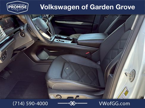 Used 2024 Volkswagen Atlas SE w/ Panoramic Sunroof Package FWD image 16