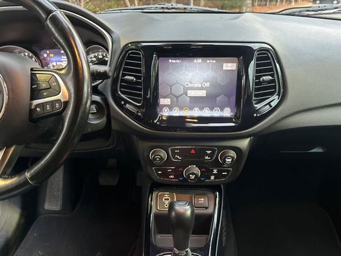 Used 2021 Jeep Compass Limited image 27