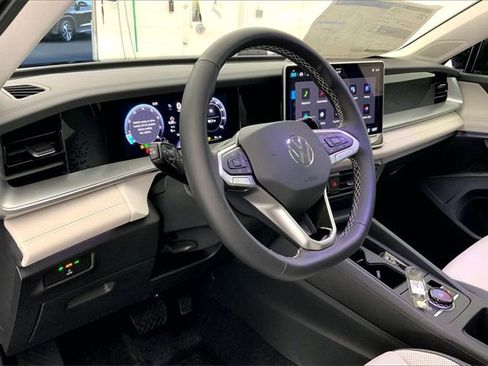 New 2026 Volkswagen Tiguan SE image 7