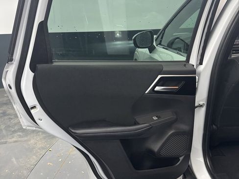 Used 2022 Mitsubishi Outlander ES image 28