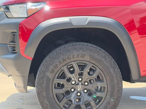 Used 2024 Chevrolet Colorado Trail Boss w/ Technology Package AWD/4WD image 5