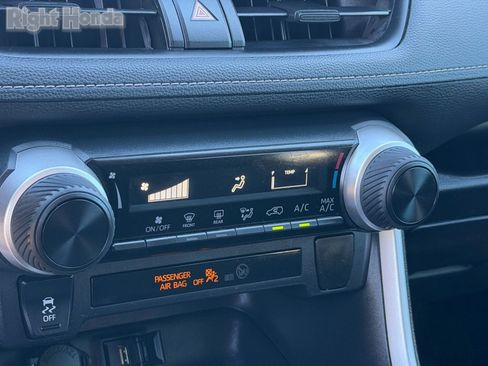 Used 2021 Toyota RAV4 LE w/ Carpet Mat Package (TMS) image 27