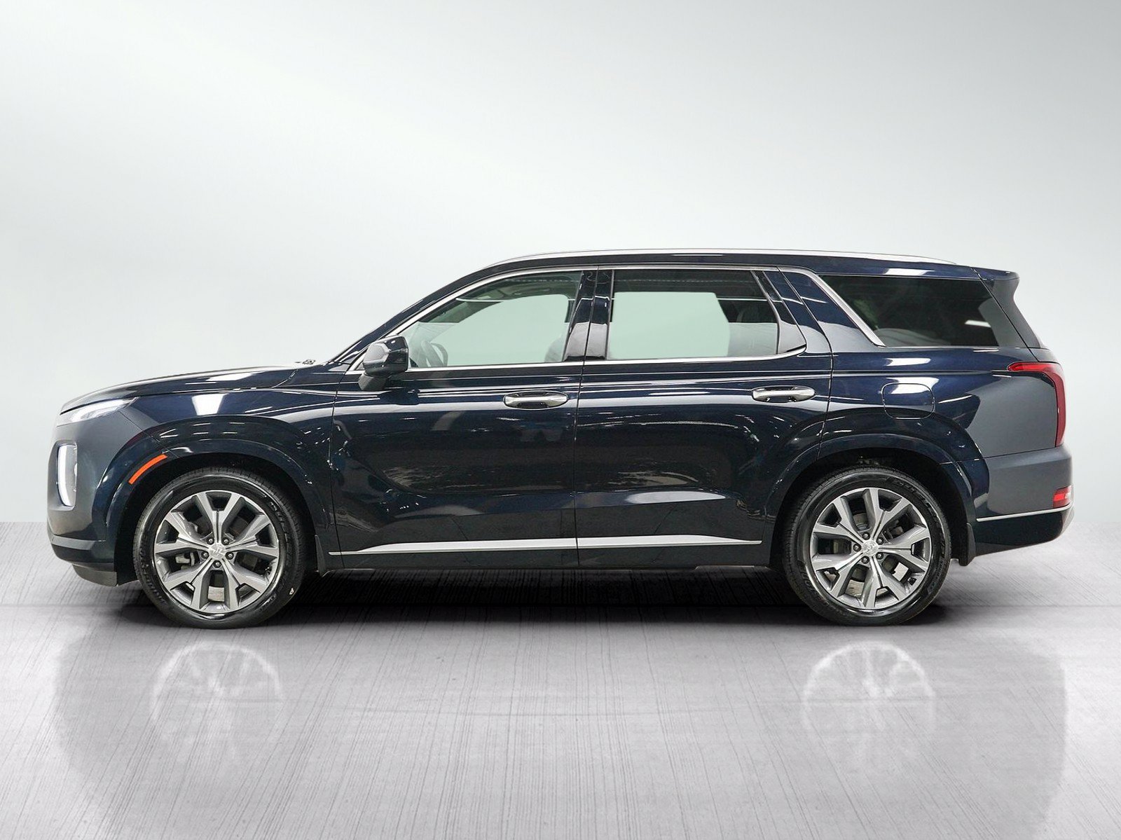 Used 2022 Hyundai Palisade Limited w/ Winter Package AWD/4WD image 2