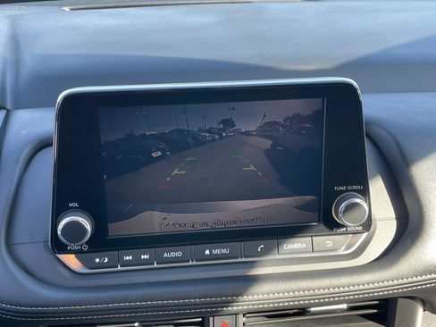 Used 2025 Nissan Rogue SV FWD image 25