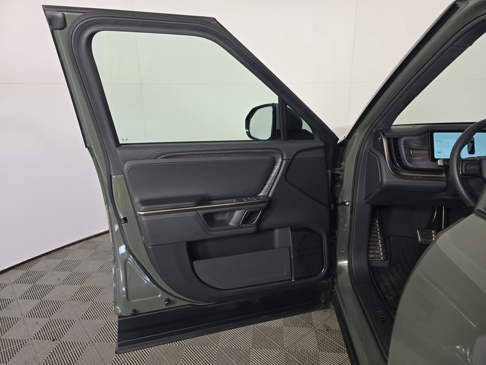 Used 2022 Rivian R1S Launch Edition Quad AWD/4WD image 16