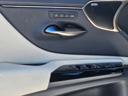 Used 2023 Lexus ES 300h Ultra Luxury w/ Accessory Package (Z2) image 18