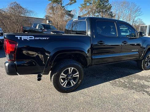 Used 2019 Toyota Tacoma TRD Sport image 5