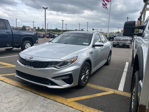 Used 2019 Kia Optima LX FWD image 4