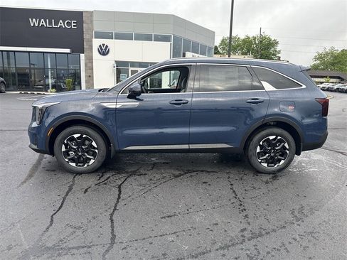 New 2025 Kia Sorento S image 3