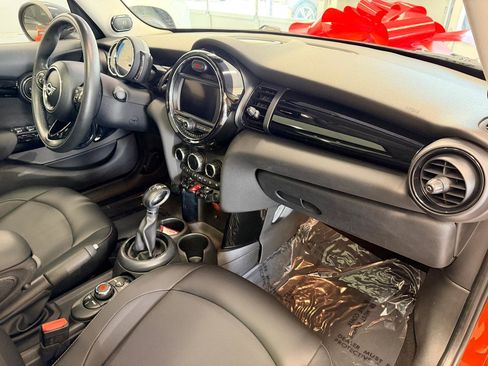 Used 2019 MINI Cooper 4-Door Hardtop image 27