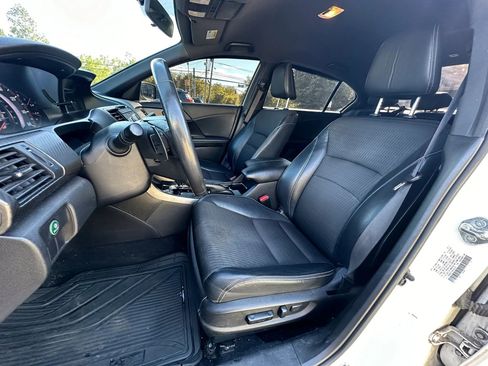Used 2017 Honda Accord Sport image 13