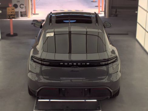 Used 2025 Porsche Macan Electric RWD image 6