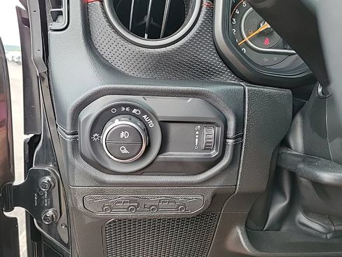 Used 2024 Jeep Gladiator Rubicon w/ Convenience Group AWD/4WD image 26