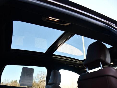 Used 2022 Lincoln Nautilus Reserve w/ Equipment Group 201A image 17