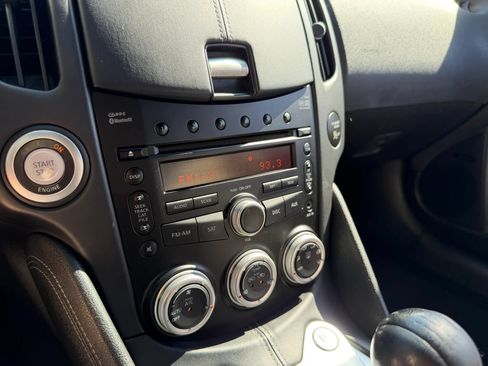 Used 2009 Nissan 370Z Touring w/ Sport Pkg RWD image 17