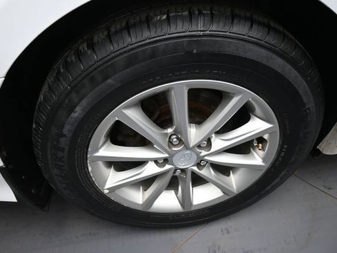Used 2019 Hyundai Sonata SE w/ Winter Weather Package FWD image 13