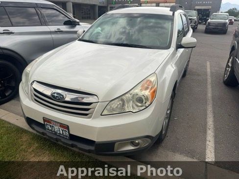 Used 2011 Subaru Outback 2.5i Premium w/ All-Weather Pkg AWD/4WD image 8