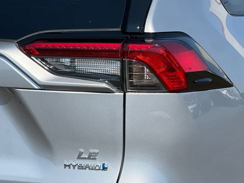 Certified 2022 Toyota RAV4 LE AWD/4WD image 31