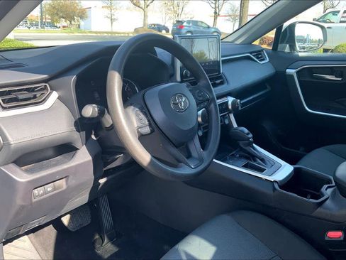 Used 2025 Toyota RAV4 XLE image 17