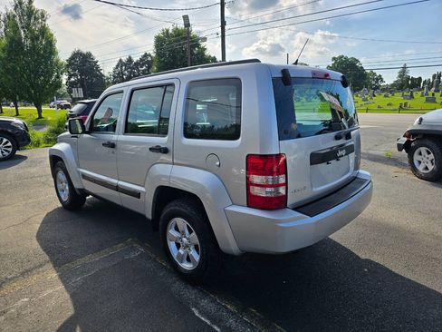 Used 2012 Jeep Liberty Sport AWD/4WD image 5