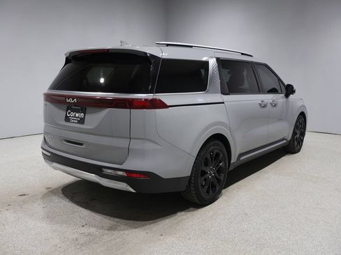 Used 2022 Kia Carnival SX Prestige FWD image 2