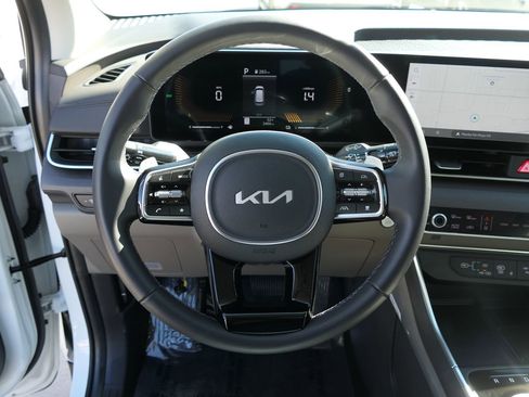 Used 2026 Kia Carnival EX image 18