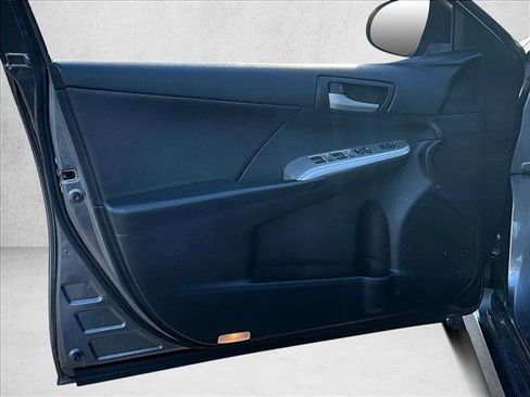 Used 2014 Toyota Camry SE image 17