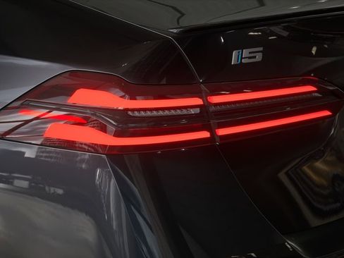 New 2026 BMW i5 eDrive40 w/ M Sport Package image 8