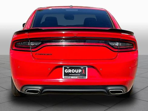 Used 2018 Dodge Charger SXT w/ Blacktop Package RWD image 5
