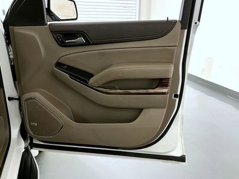 Used 2018 GMC Yukon XL SLT w/ Premium Edition image 16