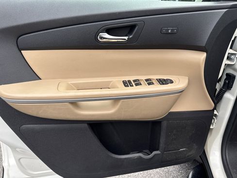 Used 2010 GMC Acadia SLT FWD image 11