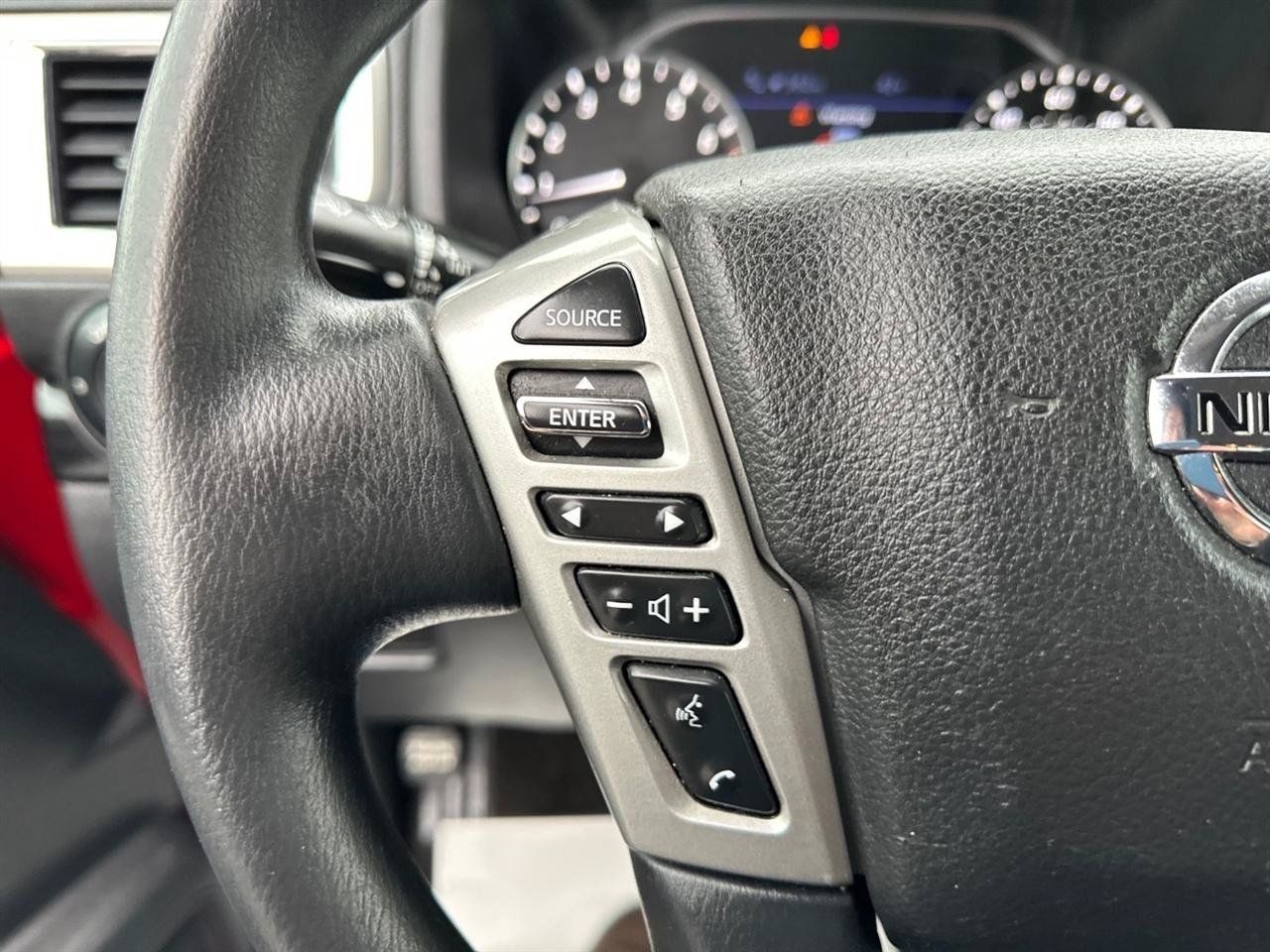 Used 2021 Nissan Titan SV RWD image 25