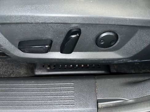 Used 2024 Nissan Rogue SV AWD/4WD image 6