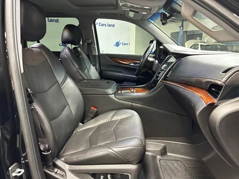 Used 2016 Cadillac Escalade Luxury image 28