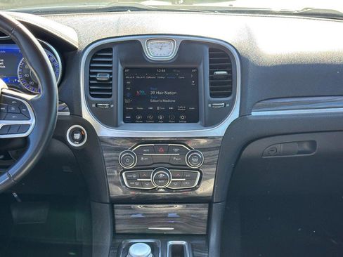 Used 2022 Chrysler 300 Touring L image 13