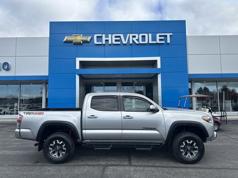 Used 2021 Toyota Tacoma TRD Off-Road image 1