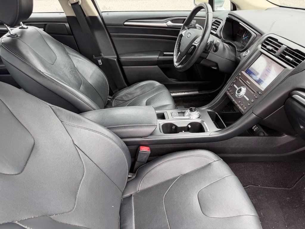 Used 2020 Ford Fusion Titanium AWD/4WD image 15