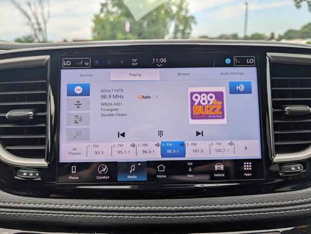 Used 2024 Chrysler Pacifica Limited FWD image 26