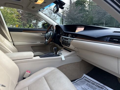Used 2013 Lexus ES 300h w/ Luxury Pkg FWD image 19
