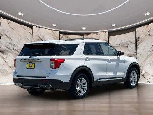 Used 2020 Ford Explorer XLT w/ Equipment Group 202A AWD/4WD image 5