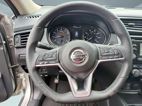 Used 2017 Nissan Rogue SV FWD image 16