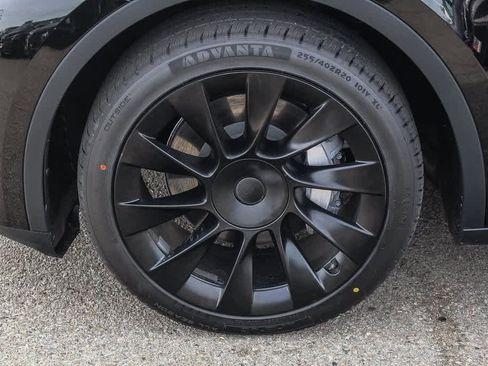 Used 2023 Tesla Model Y Long Range image 12