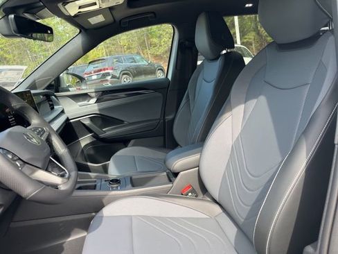 New 2026 Volkswagen Tiguan SE R-Line FWD image 8