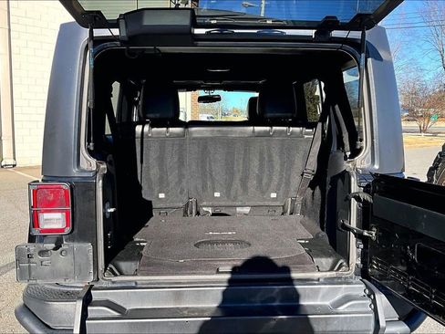 Used 2017 Jeep Wrangler Unlimited Sahara image 23