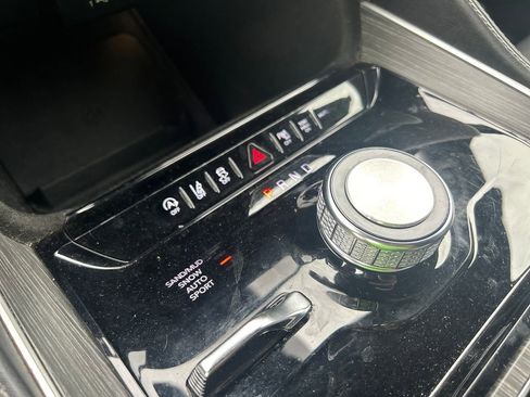 Used 2023 Jeep Wagoneer L Series II AWD/4WD image 17