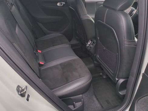 Used 2021 Volvo XC40 T5 R-Design image 37
