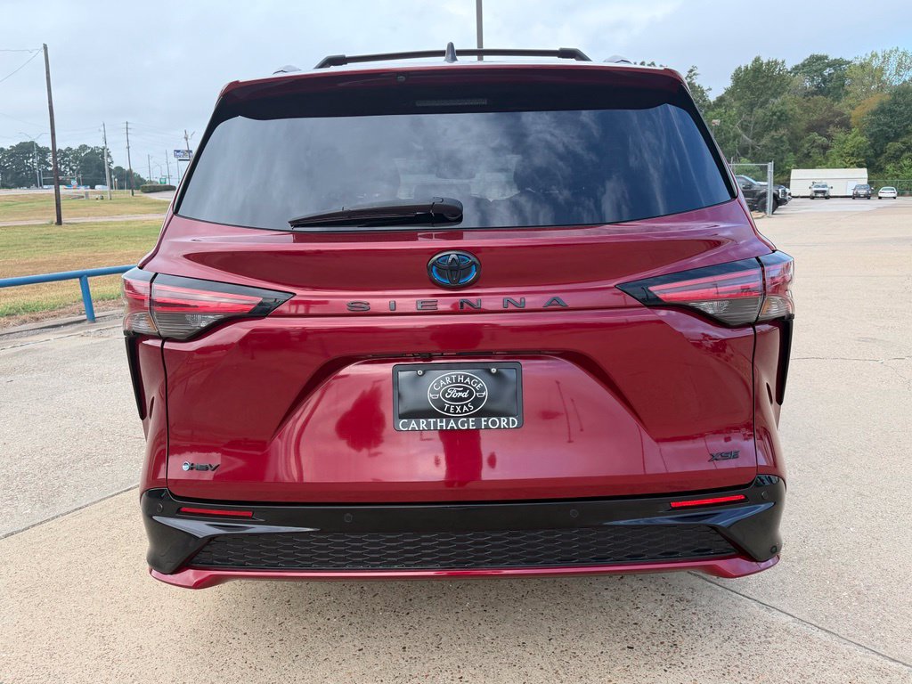 Used 2025 Toyota Sienna XSE w/ XSE Plus Package FWD image 4