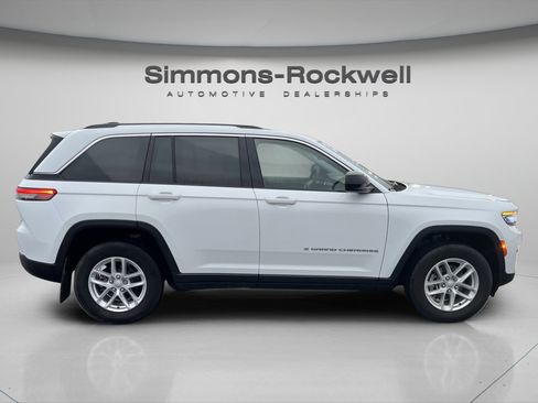 Used 2023 Jeep Grand Cherokee Laredo X AWD/4WD image 6