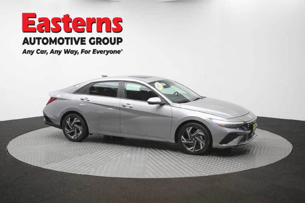 Used 2025 Hyundai Elantra SEL FWD image 52